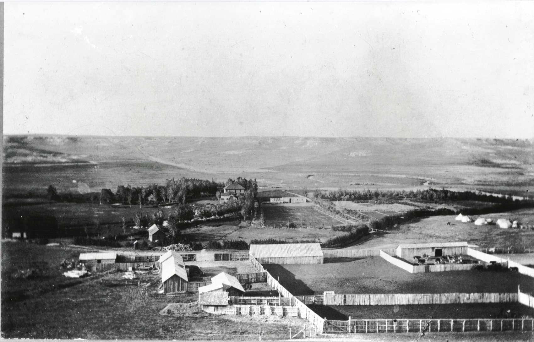 Agate Springs Ranch in 1898 with Lakota tipis at right